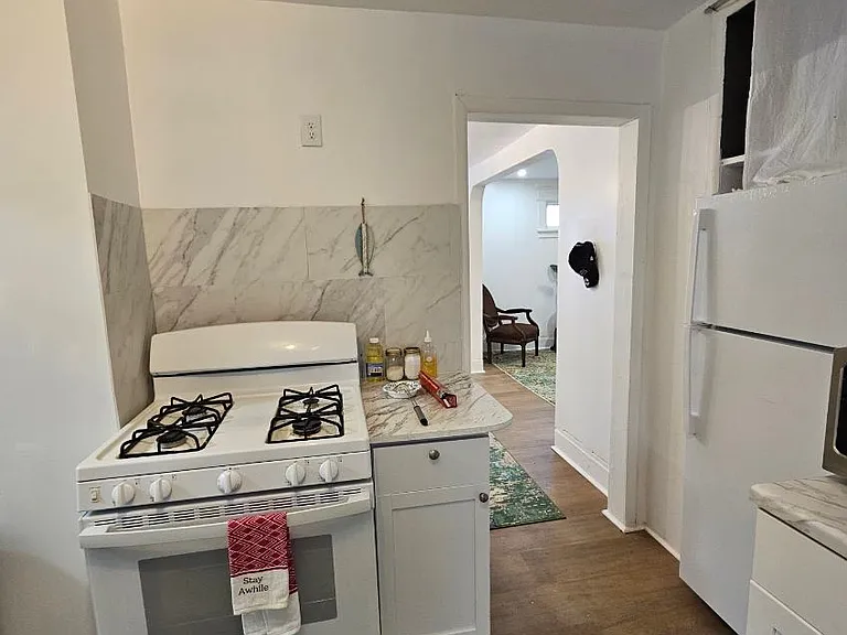 188 Westminster Ave — Photo 9