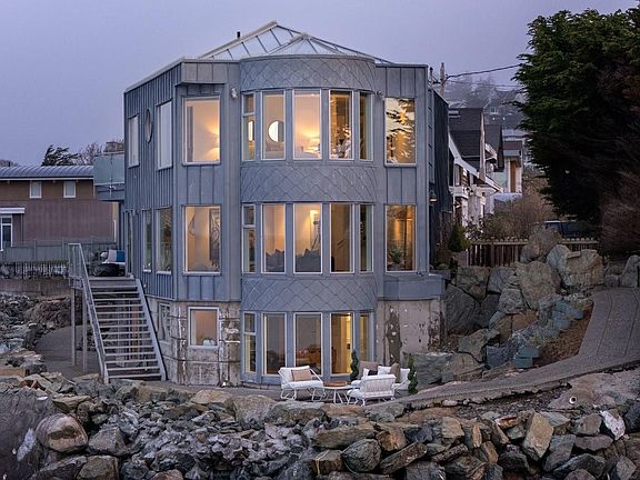 3rd image of 2179 Crescent Rd