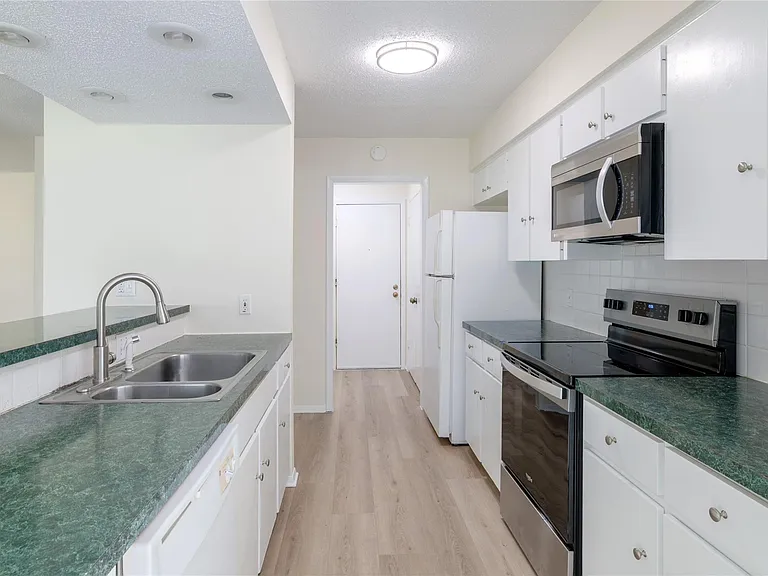 611 Lido St — Photo 13