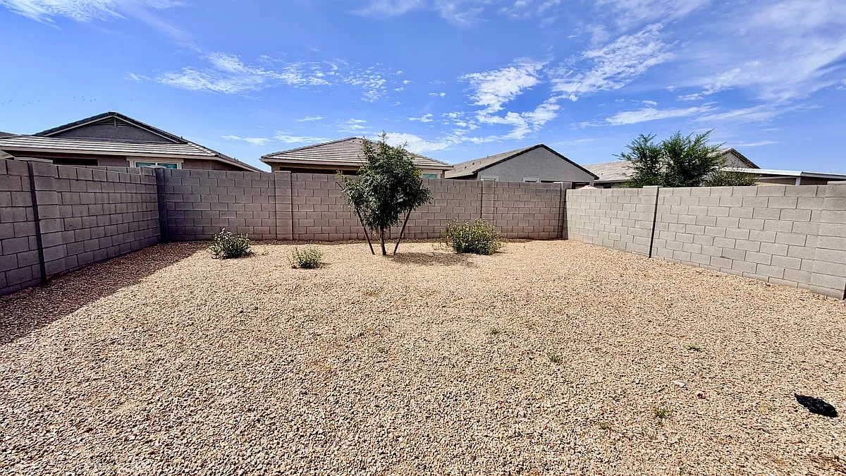 35433 West San Alvarez Avenue — Photo 4