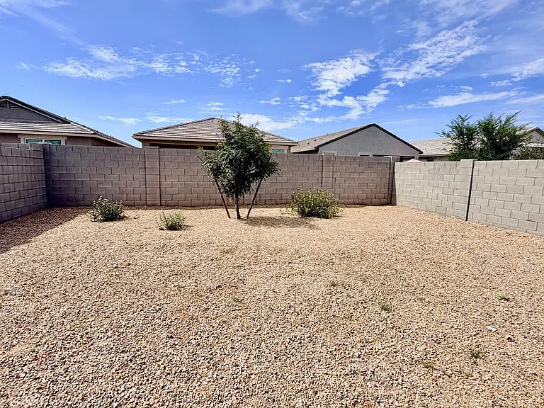 35433 W San Alvarez Ave — Photo 4