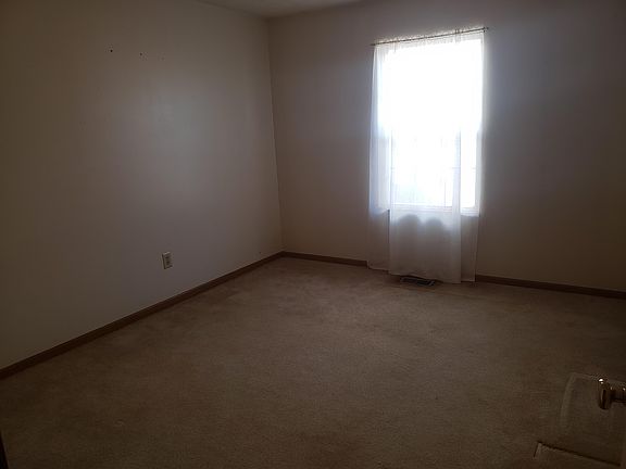 4th image of 111 W Hill St