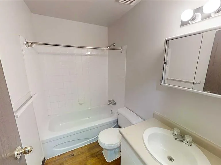 5117 44th St #201 — Photo 8