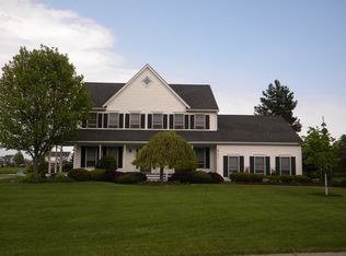 6151 Meadow Lakes Dr, East Amherst, NY 14051