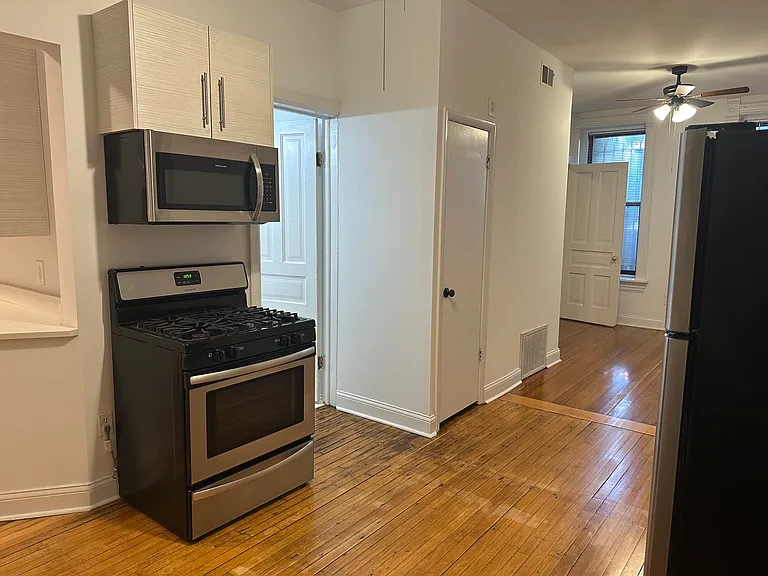 1350 N Greenview Ave #GF — Photo 1
