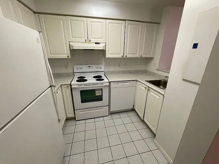 8 Pemberton Ave #709 — Photo 3