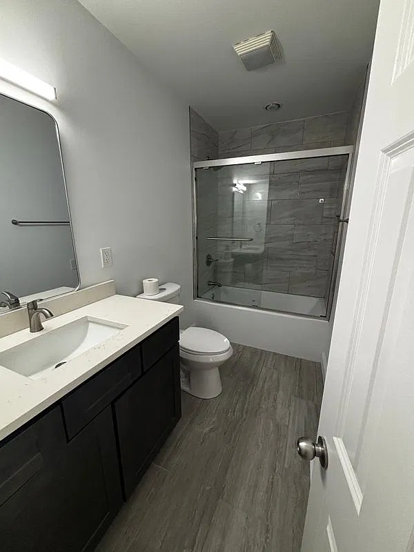 3 bed, 1.0 bath, 1085 sqft, $1,700 — Photo 2