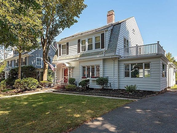 2nd image of 104 Stratford St