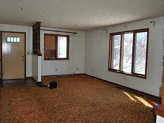 5th image of 1014 E 1st St