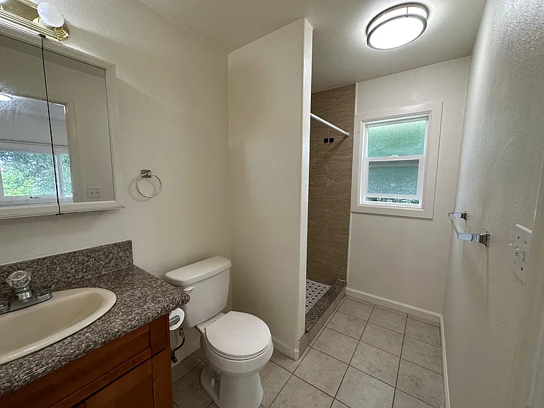 617 Hoohale St #2 — Photo 8