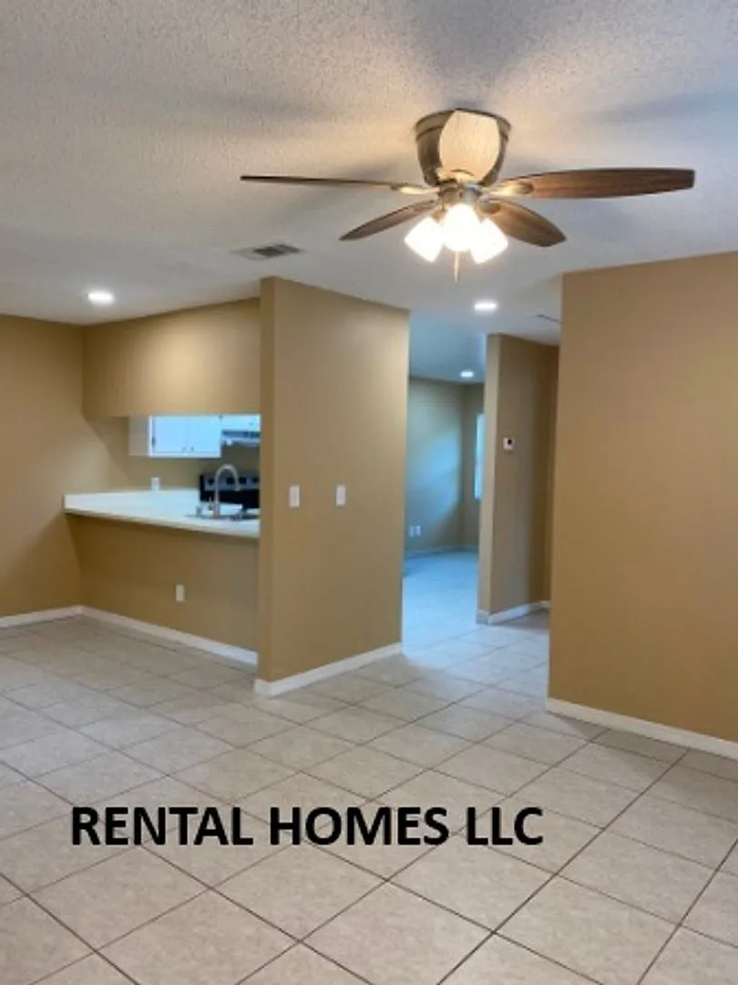 1215 Sophie Blvd — Photo 4