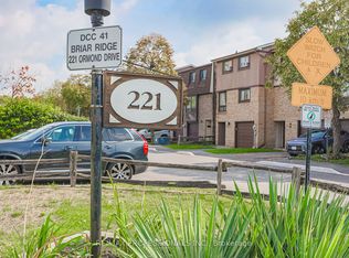 221 Ormond Dr #39, Oshawa, ON L1G 6T7