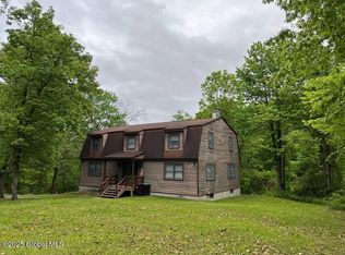 370 N Pole Rd, Melrose, NY 12121