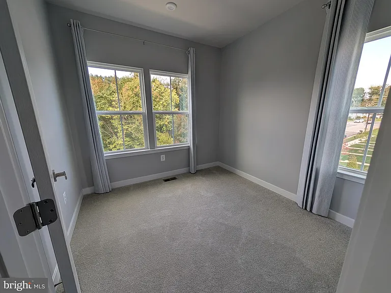 8445 Hamlin St — Photo 9