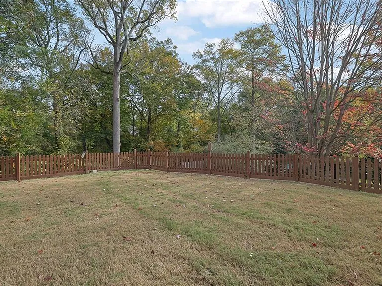 3245 Lynwood Dr — Photo 32