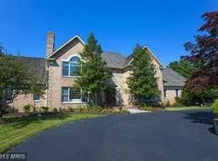 8933 Harvest Square Ct, Potomac, MD 20854
