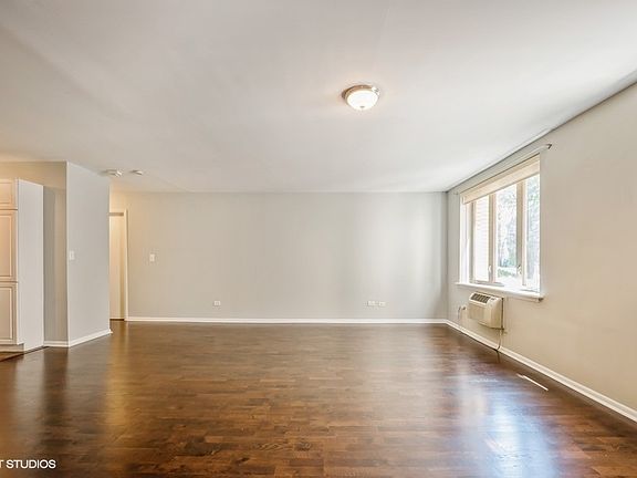 5th image of 435 W Oakdale Ave APT 1B