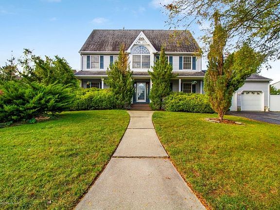 2nd image of 165 Mistletoe Ct