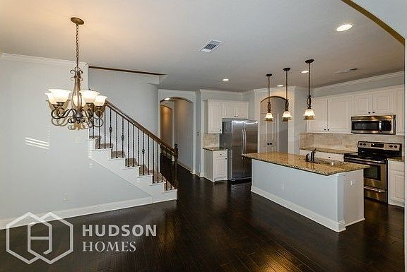 2nd image of 224 Dakota Dr