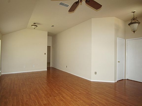3rd image of 1614 Loveland Dr