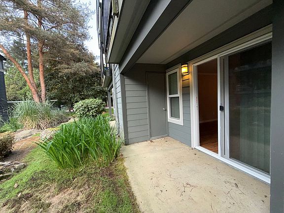 5th image of 11112 NE 124th Ln APT D114