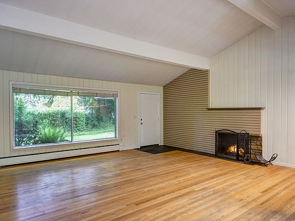4th image of 2755 73rd Ave SE