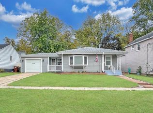 732 W Chestnut St, Freeport, IL 61032