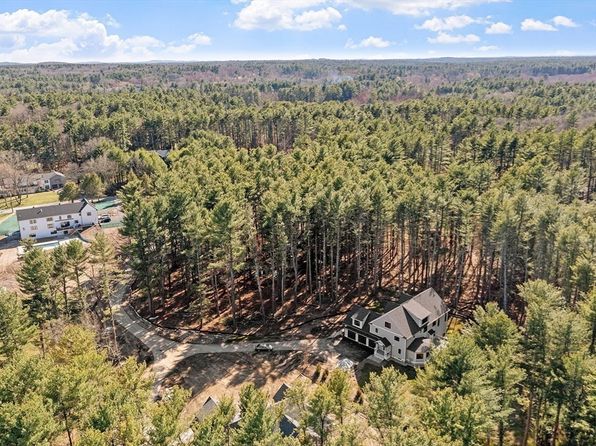 383 E Riding Dr, Carlisle, MA 01741