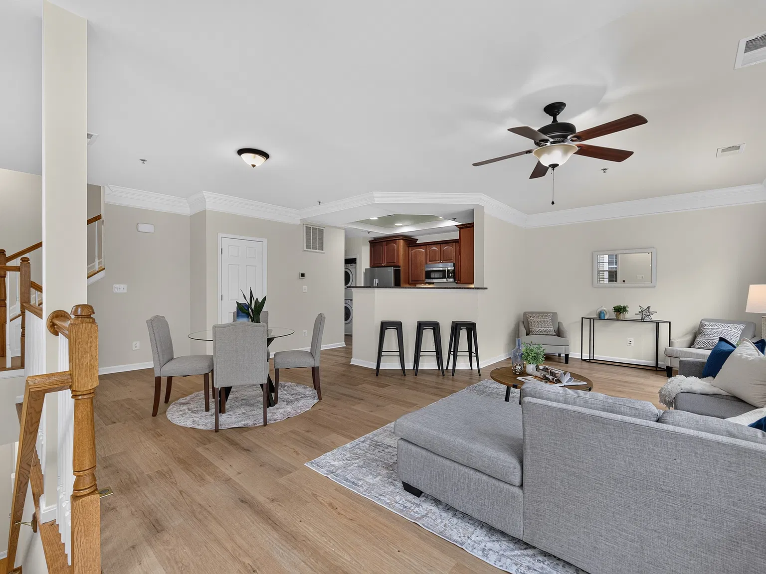 3 bed, 2.5 bath, 1620 sqft, $3,200 — Photo 3