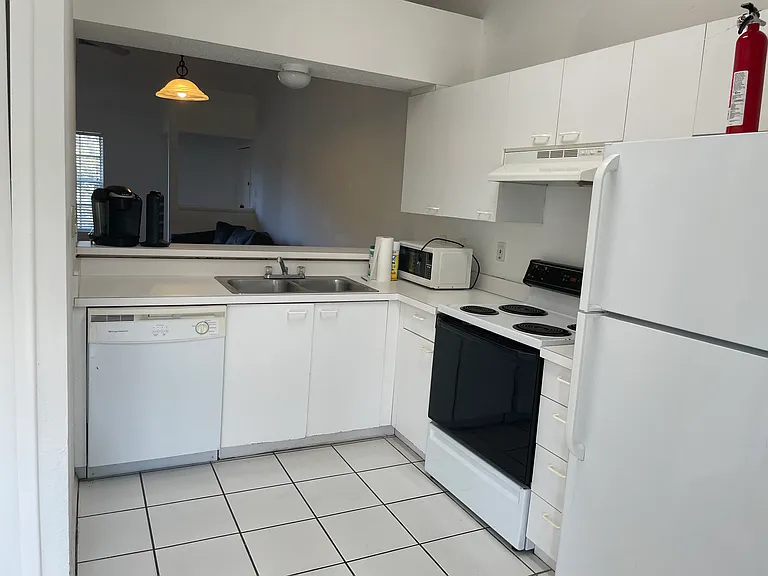 160 Reserve Cir #212 — Photo 5
