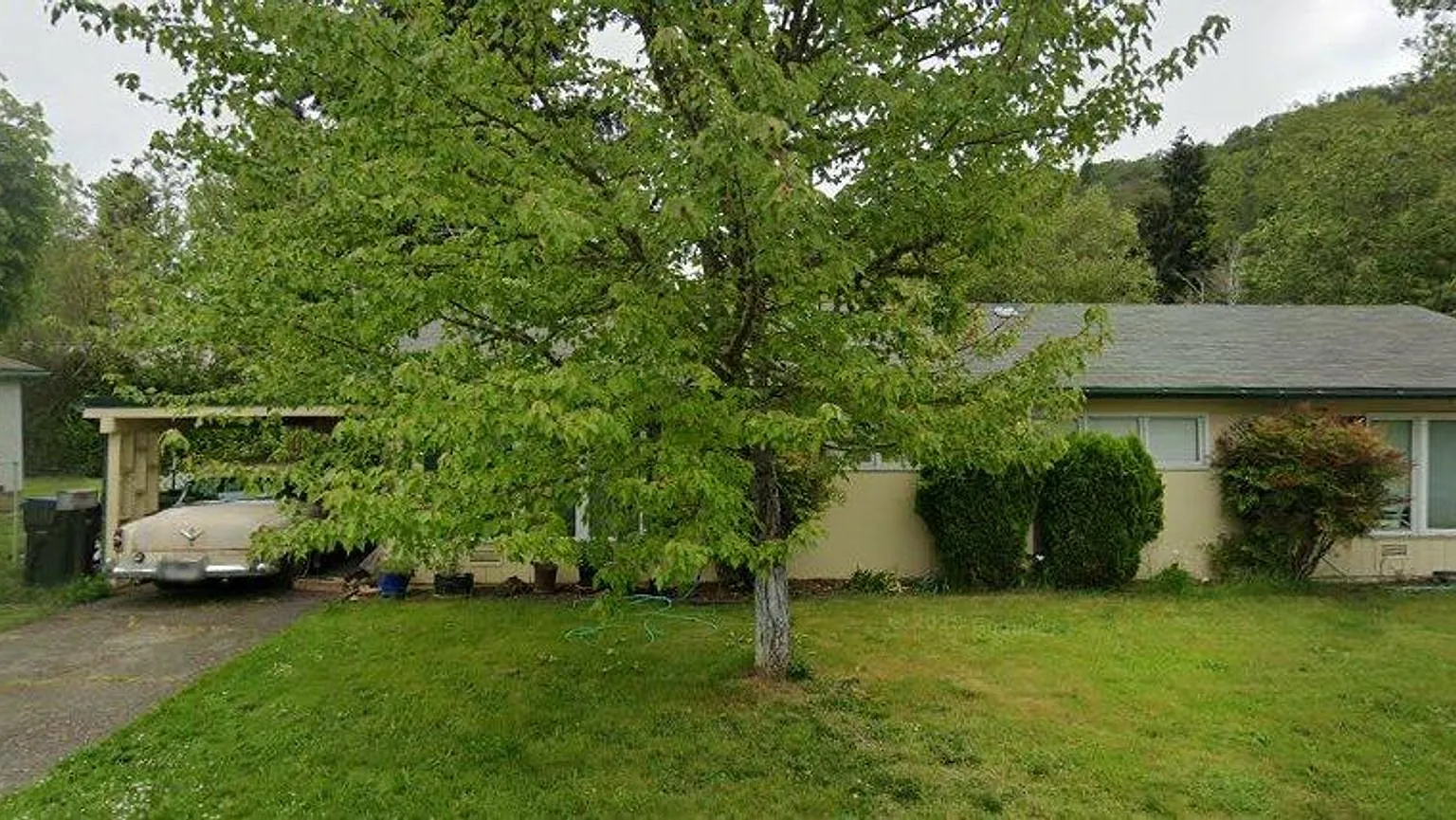 Cute 2-bedroom 1 bath home - 841 W Fairhaven — Photo 1