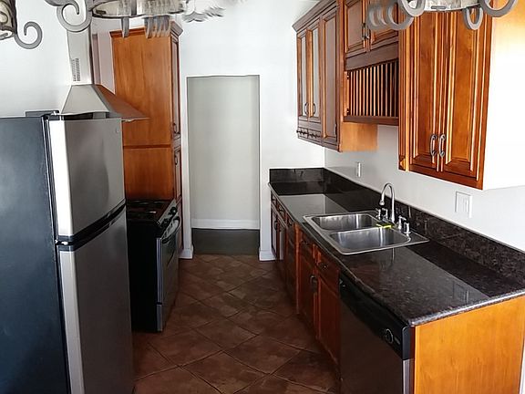5th image of 320 N Sierra Bonita Ave APT 3