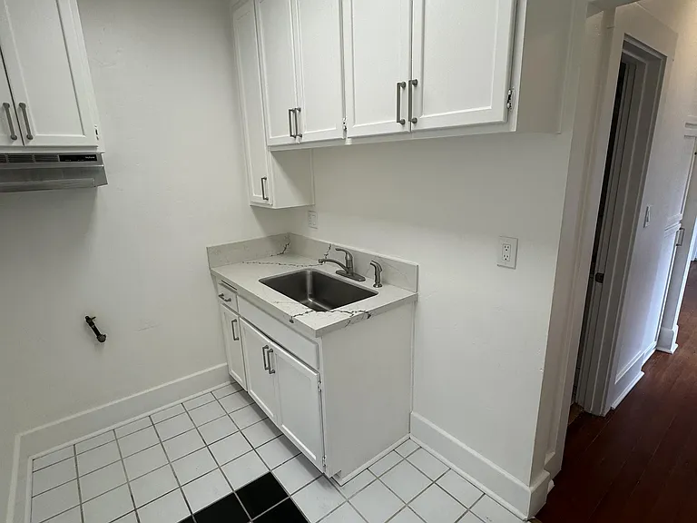 1031 21st St #1 — Photo 7