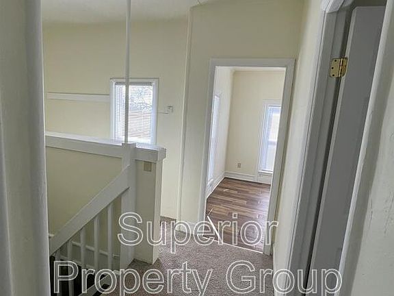 4th image of 416 1/2 S Locust St