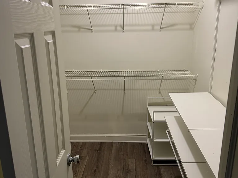 Sunset Square Apartments — Photo 6
