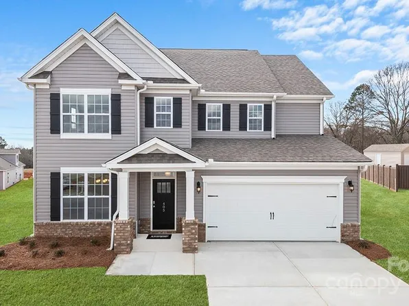 607 Fox Cove Rd, Hendersonville, NC 28792
