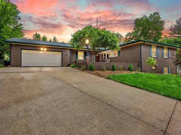 10 Wellesley Way, Iowa City, IA 52245