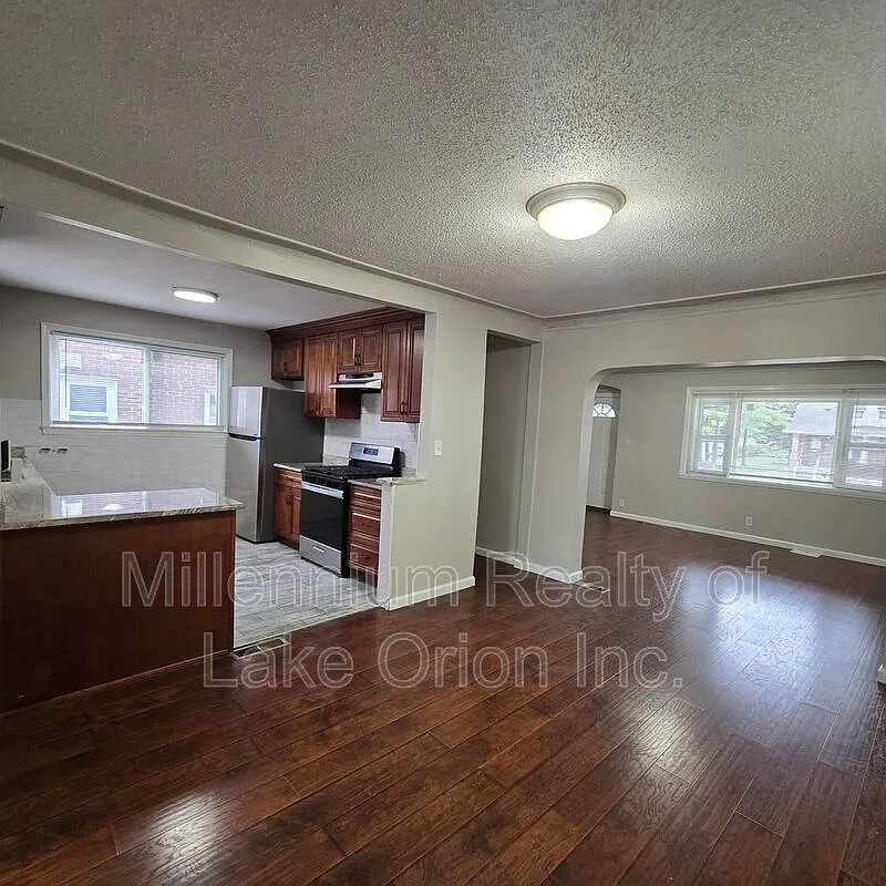 4 bed, 2.5 bath, 1550 sqft, $1,995 — Photo 4