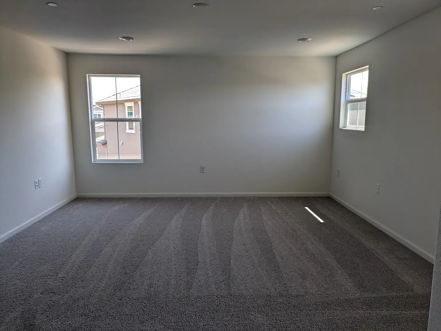 4 bed, 2172 sqft, $3,000 — Photo 2