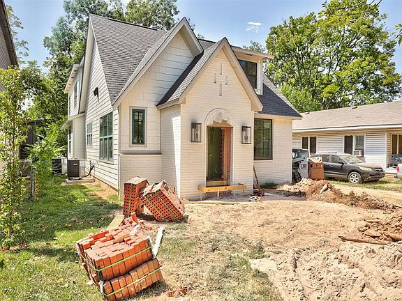 2nd image of 818 S Pickard Ave