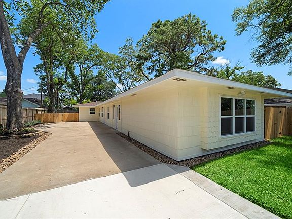 2nd image of 9830 Rockcrest Dr
