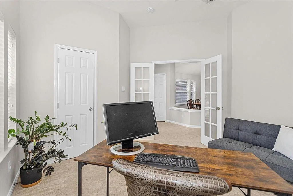 3 bed, 2.0 bath, 1861 sqft, $2,950 — Photo 4