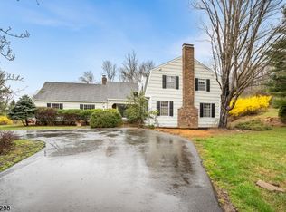 4 Longview Rd, Lebanon, NJ 08833