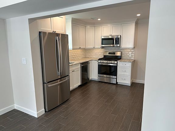 3rd image of 19 Beach St Unit A