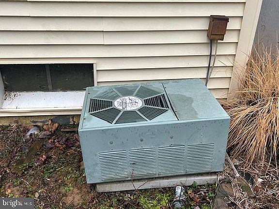 3rd image of 2303 Chestnut Grove Rd