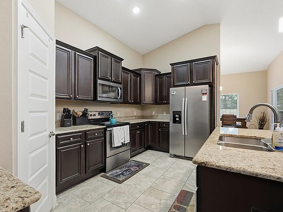 5th image of 8302 Molina St