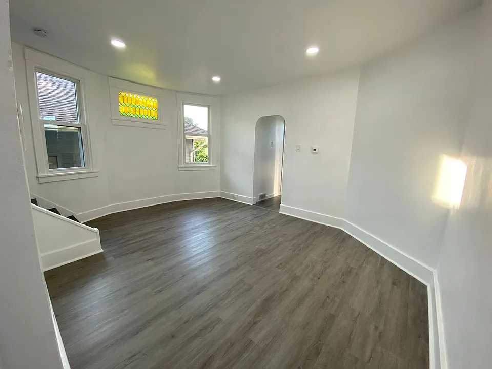 52 Amherst Ave