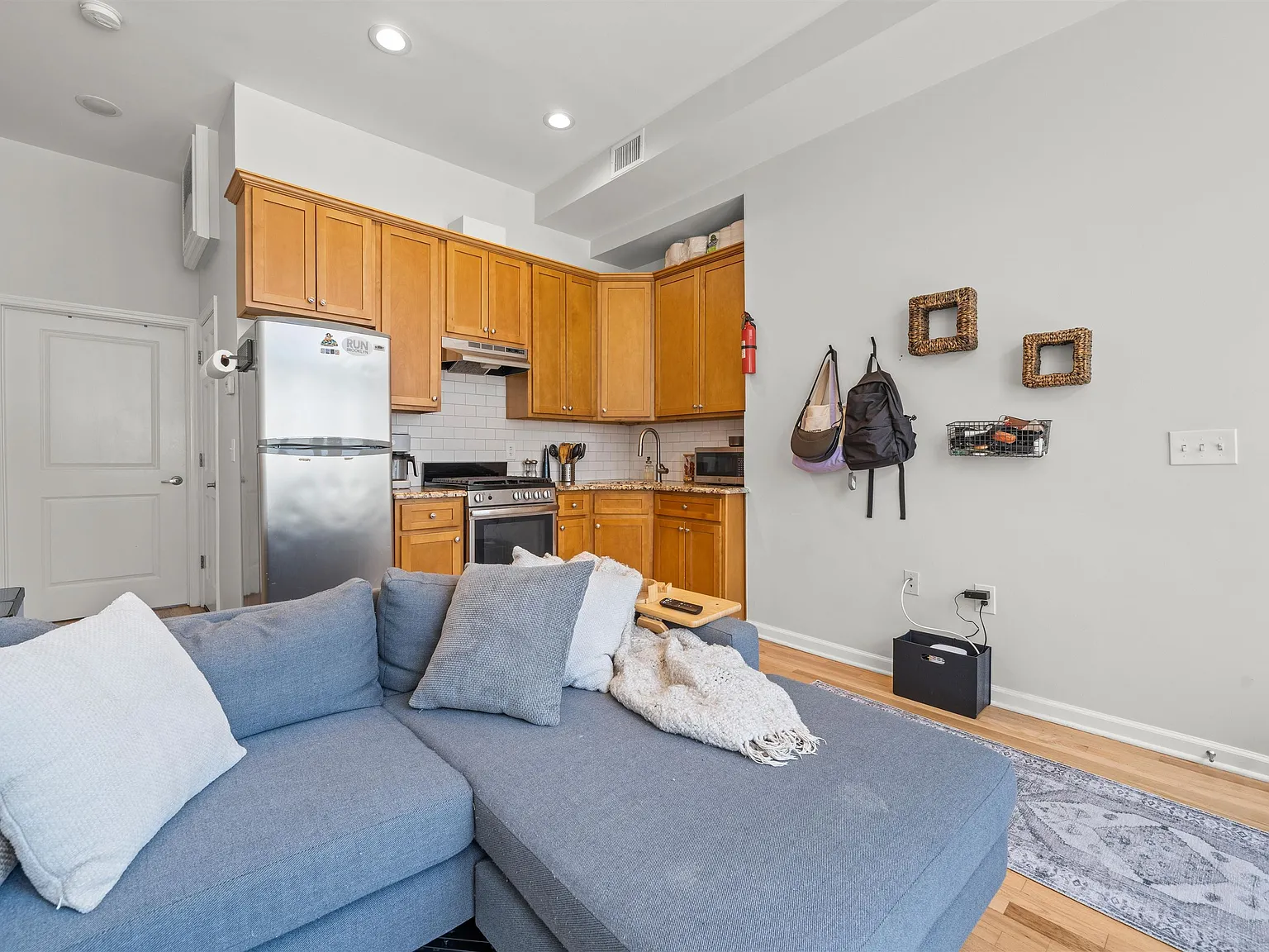 1 bed, 1.0 bath, $2,400 — Photo 3
