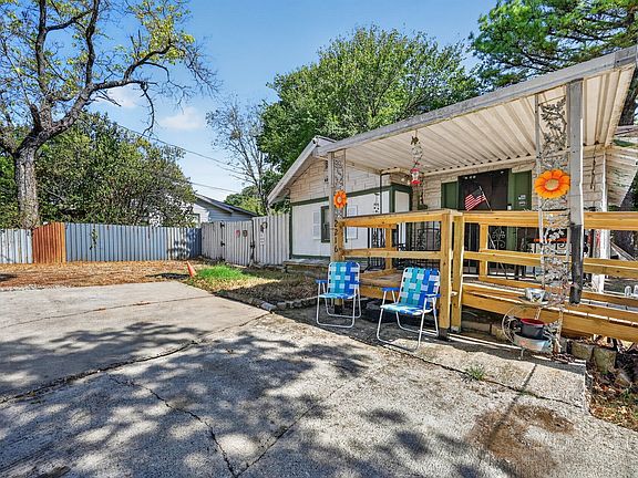 2nd image of 2216 Suewood Ln