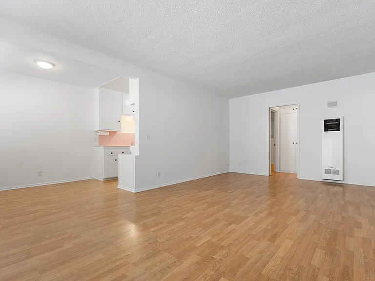 12817 Moorpark St #4 — Photo 4